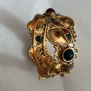 Vintage Indian tricolor’s gold tone hinges bangle screw clasp
